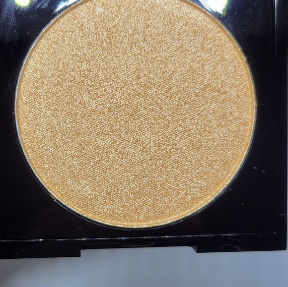 Shades by Shan Highlighter Powder Single Marjorie Brand New - Picture 9 of 13